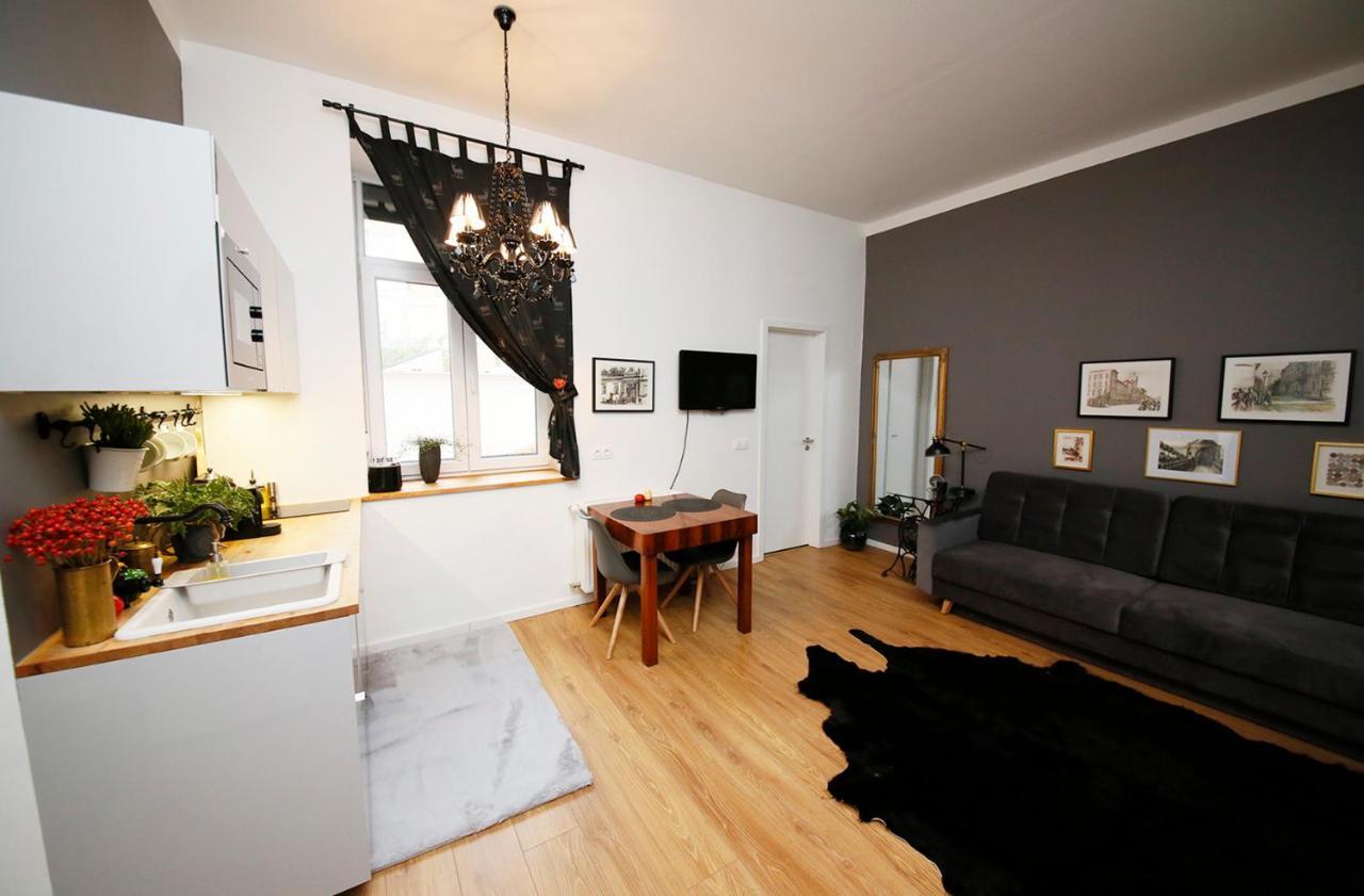 Mini Flat Apartman เปตช์ ภายนอก รูปภาพ