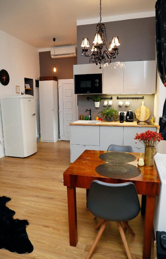 Mini Flat Apartman เปตช์ ภายนอก รูปภาพ
